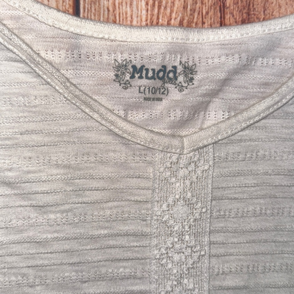 Mudd Off-White Textured V-Neck Top - Picture 2 of 2